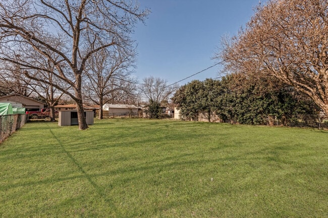 Building Photo - 1910 S 47th St