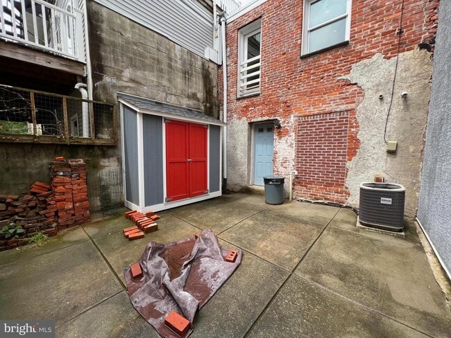 Building Photo - 1007 S Chadwick St