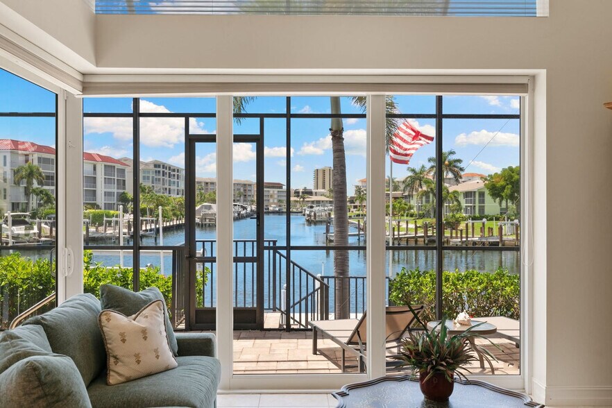 Building Photo - 872 Banyan Ct