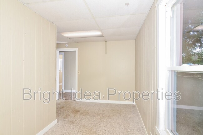 Building Photo - 454 Sherburne Ave