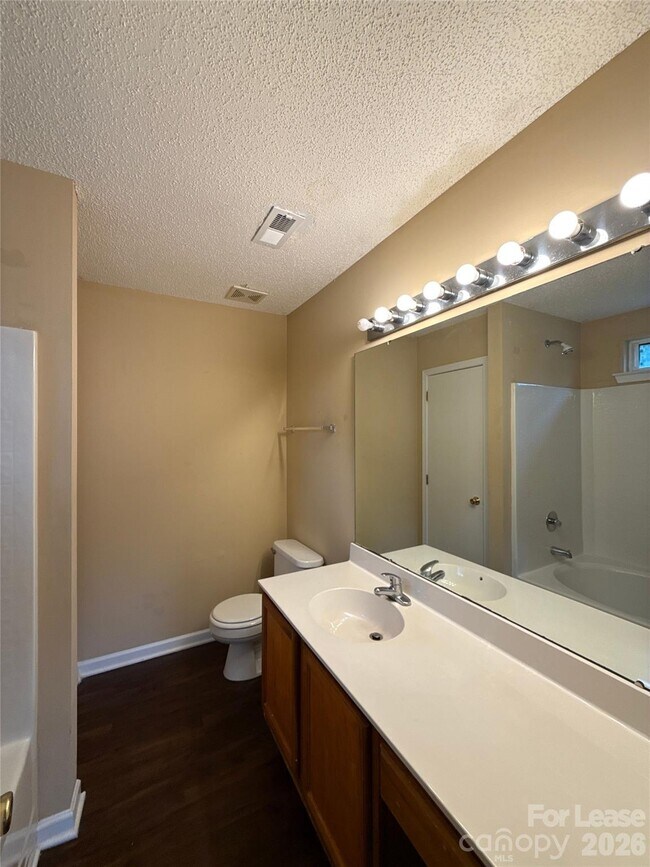 Building Photo - 7037 Breeders Cup Cir