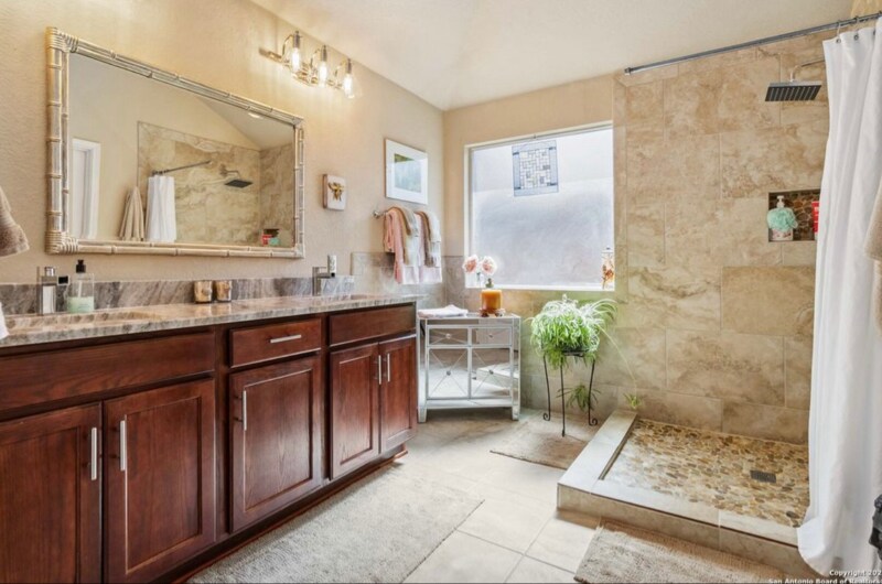 Building Photo - 5618 Thunder Oaks