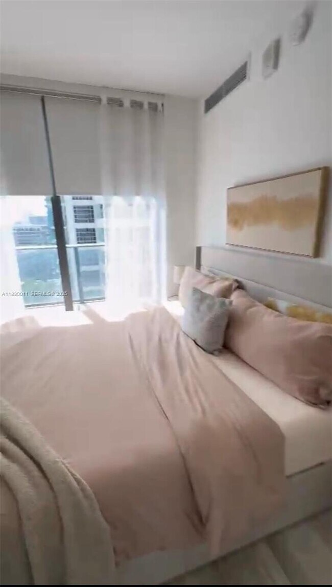 Building Photo - 121 NE 34th St