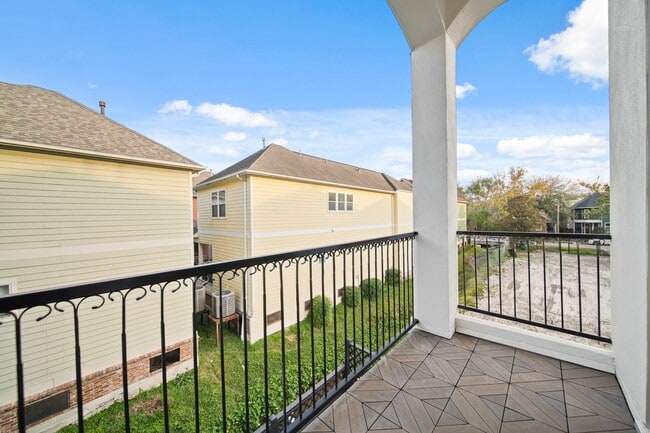 Building Photo - 1250 W 23rd St