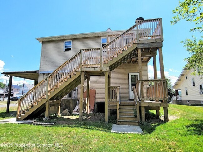 Building Photo - 134 S Main St