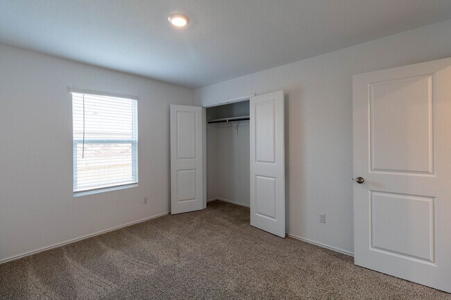 Building Photo - 5601 Bellissima Way
