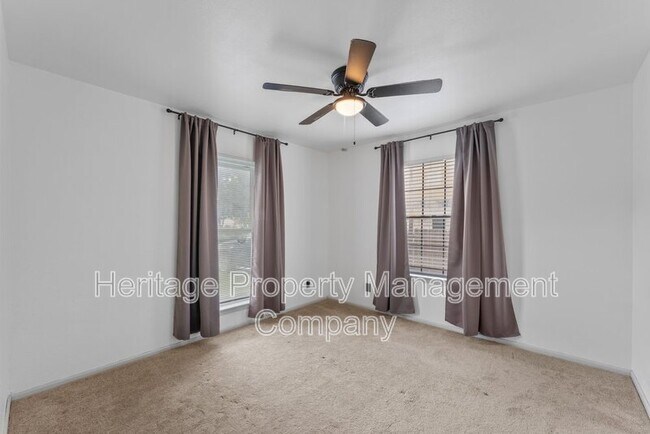 Building Photo - 2526 Town Briar St