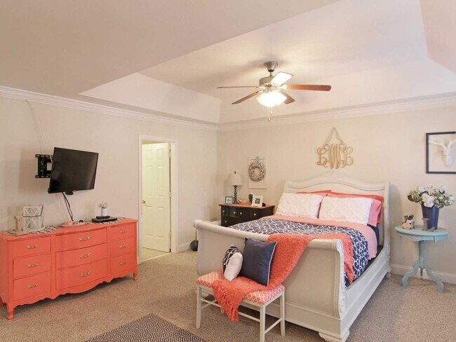Building Photo - Your Perfect Summerville Retreat: 3BR Townhome with Garage