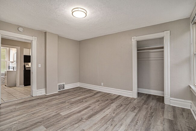 Building Photo - Freshly Renovated 2BR/1BA – $950 Rent & Easy Move-In Options