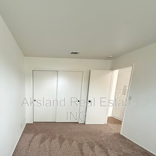 Building Photo - 200 Northwoods Ave