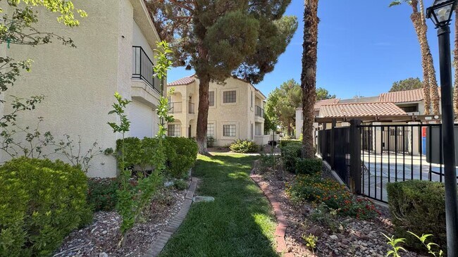 Building Photo - 4724 Nara Vista Way