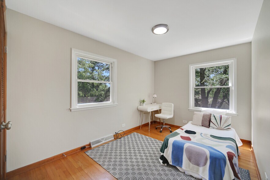 Building Photo - 22W362 Hackberry Dr