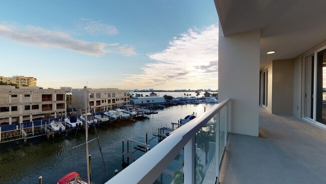 Building Photo - 920 N Osceola Ave