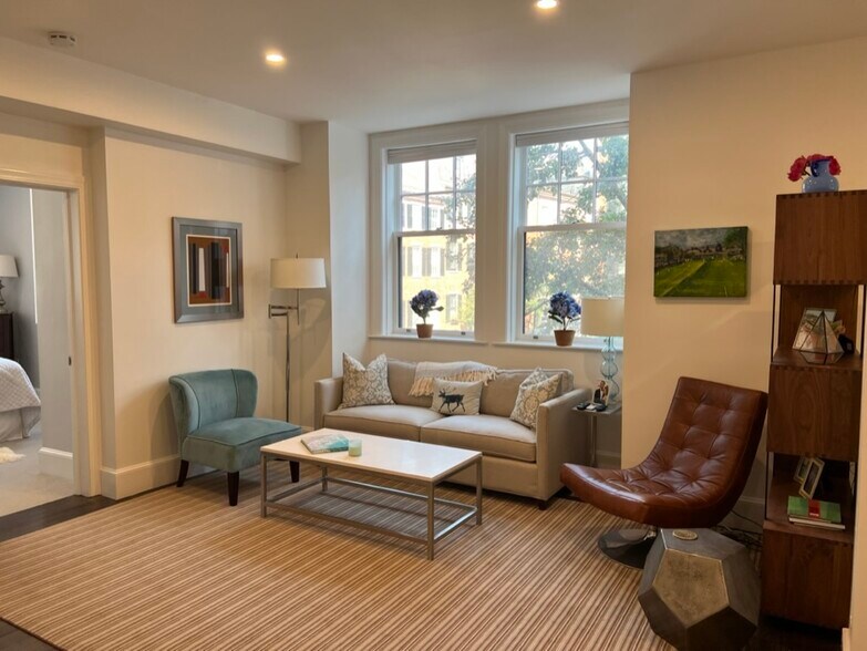 Building Photo - 82 Chestnut St