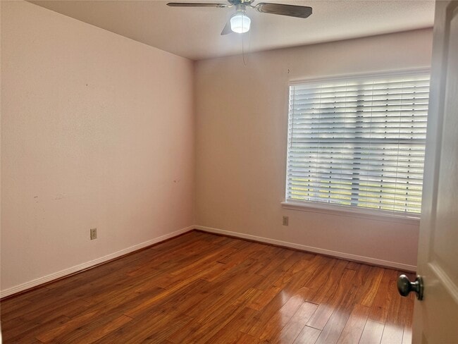 Building Photo - 2934 Field Line Dr