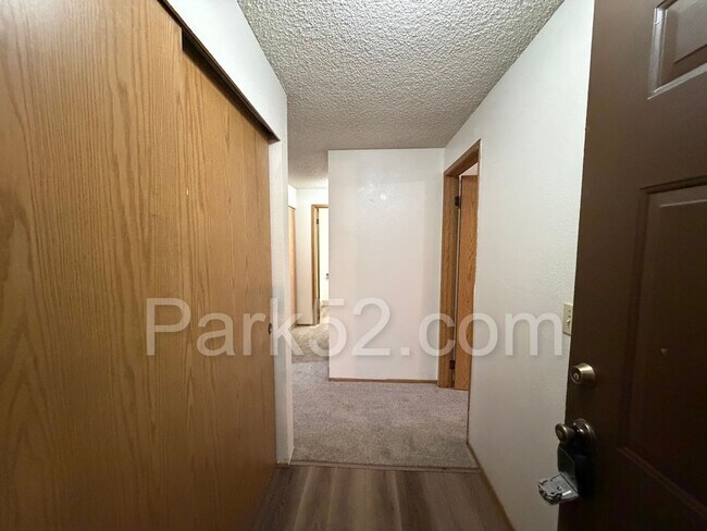 Building Photo - 5025 S Orchard #B