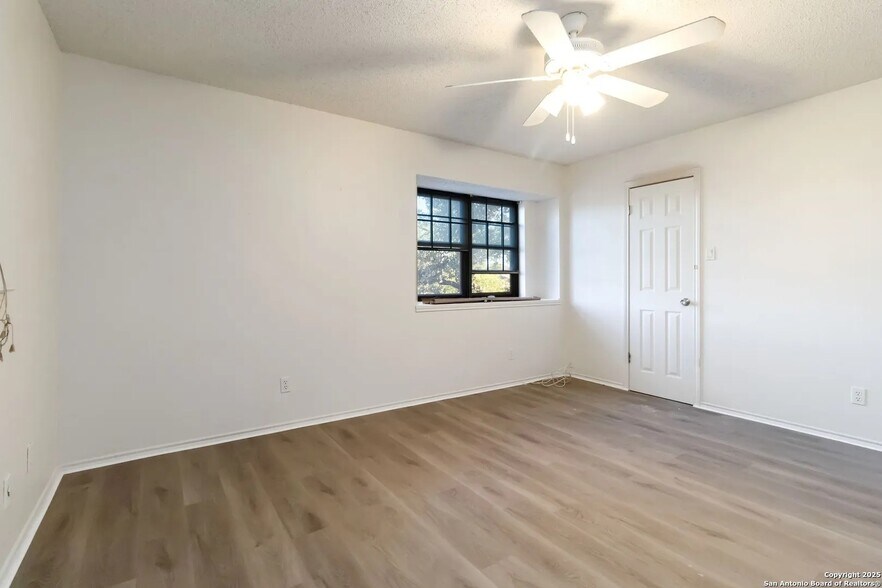 Building Photo - 17915 Summer Knoll Dr