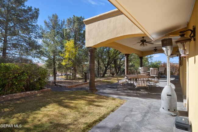 Building Photo - 6204 Pinehurst Dr