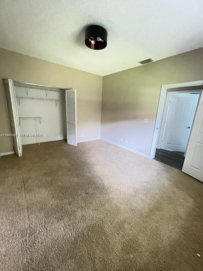 Building Photo - 558 Stonemont Dr