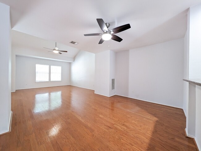 Building Photo - 1131 W 24th St