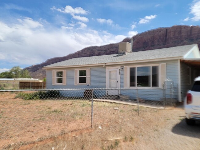 Building Photo - Moab Utah rental available with views of m...