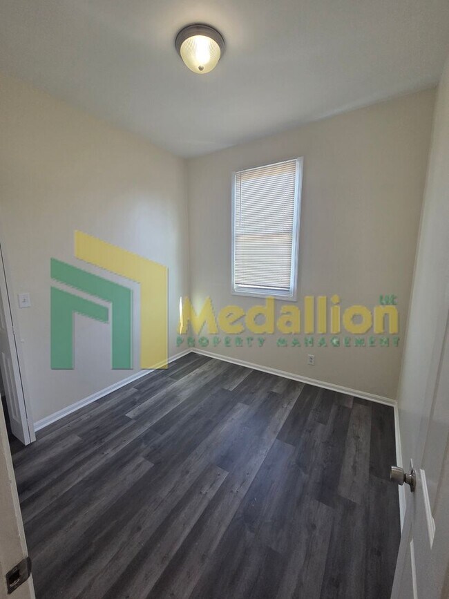 Building Photo - 8725 S Constance Ave
