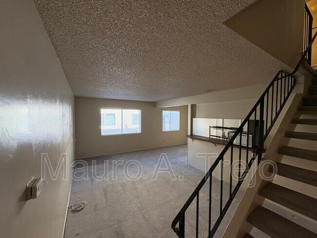 Building Photo - 1150 W Calle De Las Estrellas