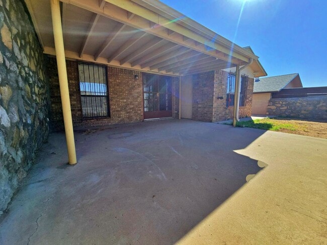 Building Photo - Mountain view cozy Home Ready for move in