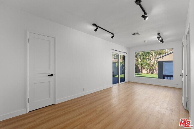 Building Photo - 2522 Armacost Ave