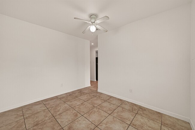 Building Photo - 6311 Tall Willow Dr