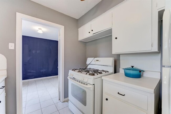 Building Photo - 8623 Norton Dr