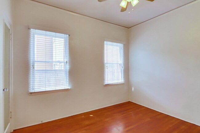 Building Photo - Charming Top Floor 1-Bedroom Apartment in ...