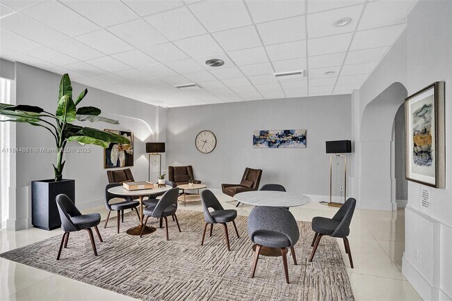 Building Photo - 3140 S Ocean Dr