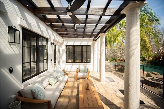 Building Photo - 719 Eastlawn Dr