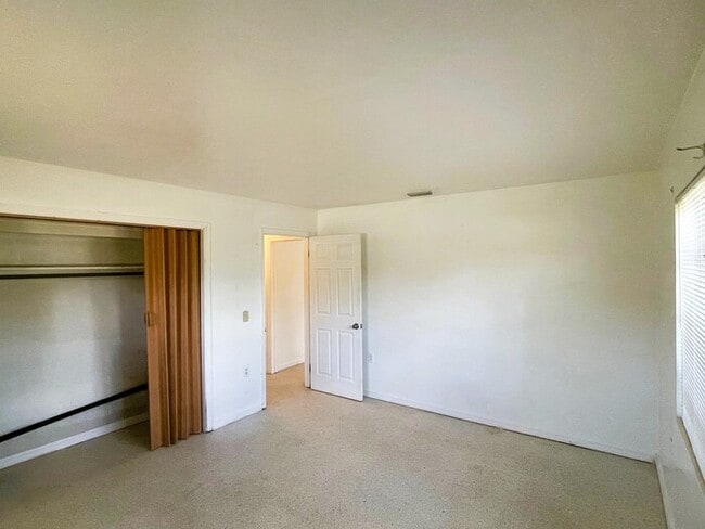 Building Photo - North Fort Myers Single Family Home