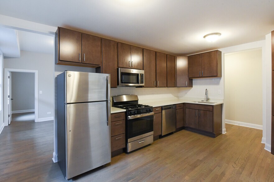 Building Photo - 3405 W Fullerton Ave