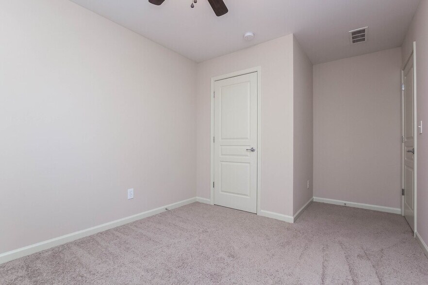 Building Photo - 537 Pringle Dr NE