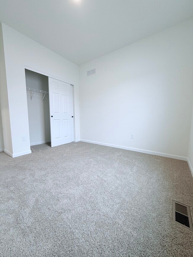 Building Photo - 810 Colony Rdg Ct