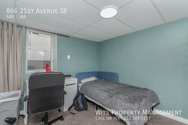 Building Photo - 866 21st Ave SE