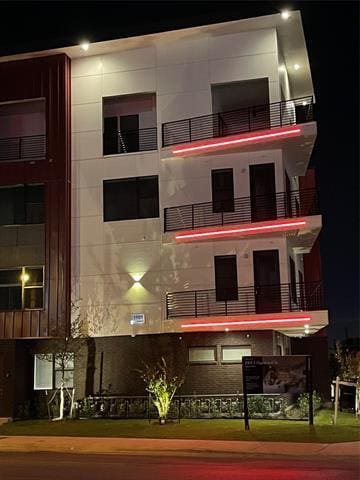 Building Photo - 1901 S Harwood St