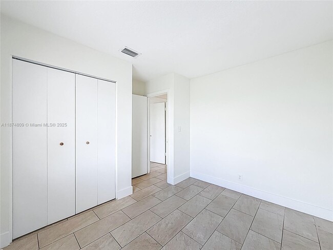 Building Photo - 1379 Seaview