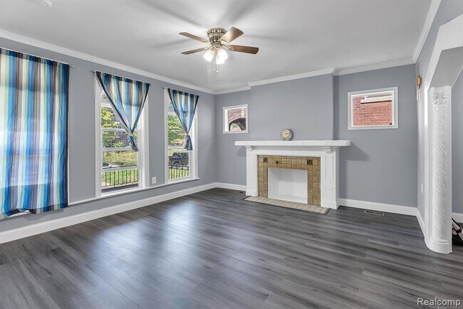 Building Photo - 3273 Cortland St