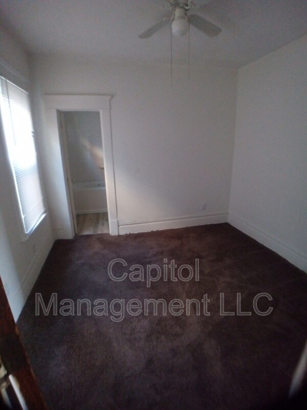 Building Photo - 229 W Lapeer St