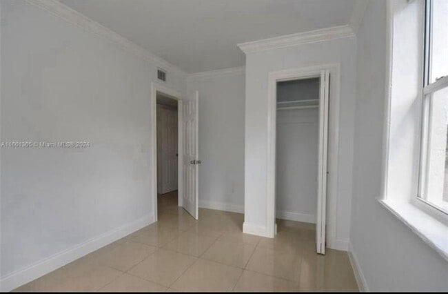 Building Photo - 5291 NE 17th Ave