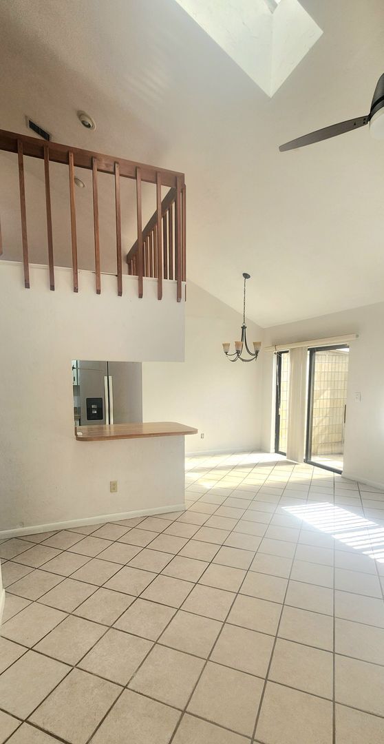 Building Photo - 2/2 in Greenleaf!