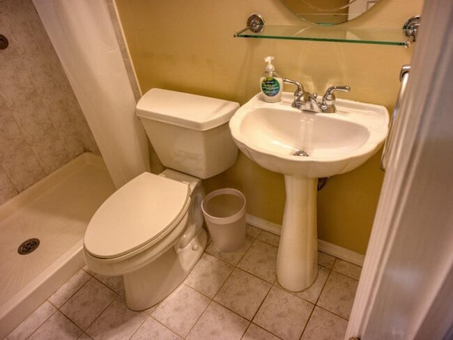 Building Photo - 27 Adrienne Pl