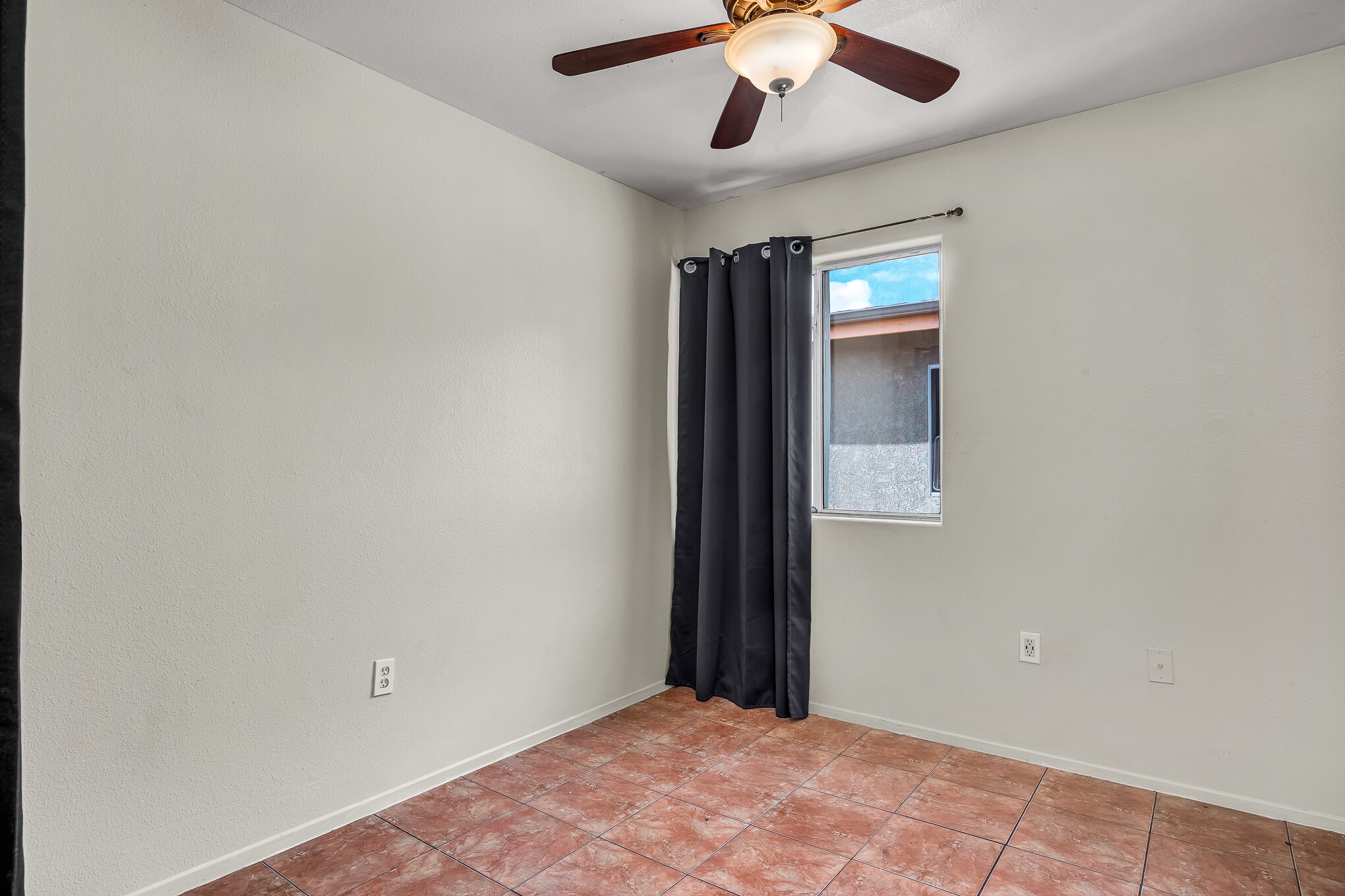 Building Photo - 5231 Huntington Dr N