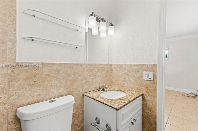 Building Photo - 2323 Van Buren St