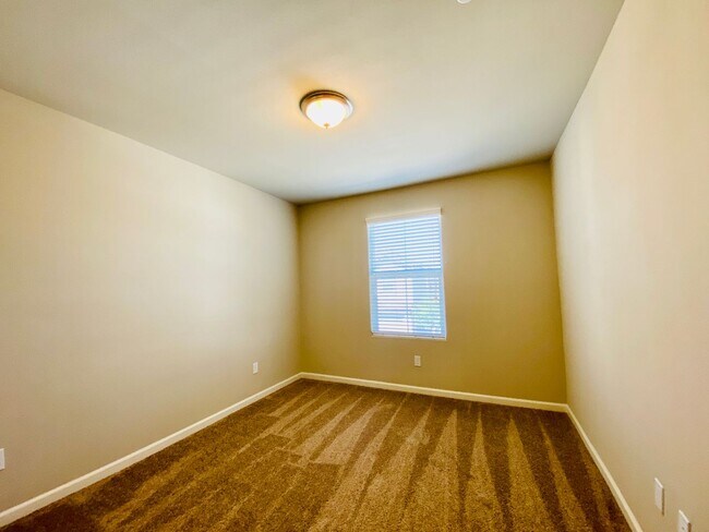 Building Photo - $2,250 DeWolf & Barstow, 3 Bedroom - Joy D...