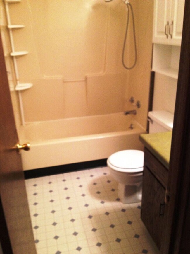 Building Photo - Spacious home in East Manhattan!